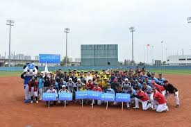 麦克·舒密特由于背伤宣布引退，费城球迷在球场为其举行了盛大的告别礼